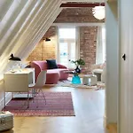 Five 4* Leer